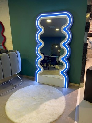 Odea Tr LED Aydınlatmalı Dekoratif Duvar Aynası, Mavi Neon Işıklı, Modern Tasarım