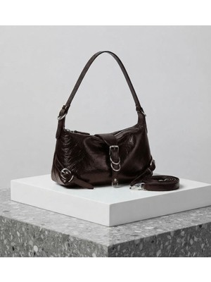 Linas Collection Modern ve Çarpıcı Toka Detaylı Kadın Çanta