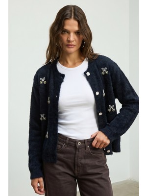 Soft & Basic Taş Işlemeli Yumuşak Tüylü Triko Düğmeli Hırka