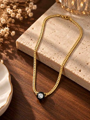 Zevlira Siyah Detaylı Tektaş Gold Kadın Kolye