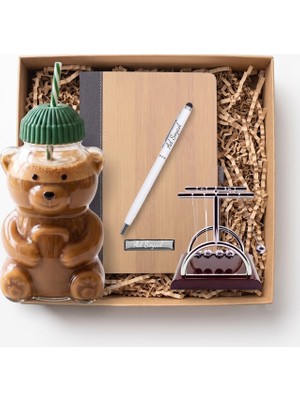 vegahediye v vega Kişiye Özel Ofis Keyfi Hediye Seti (Defter & Touchpen Kalem & Barista Ayıcık Şişe & Newton Denge Topu)