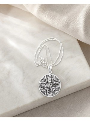 Arvenia Silver Noktalı Dokulu Yuvarlak Madalyon Top Detaylı Kadın 925 Ayar Gümüş Kolye