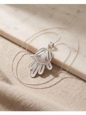 Arvenia Silver Yelpaze Formlu Yaprak Sallantılı Telkari Işlemeli Kadın 925 Ayar Gümüş Kolye