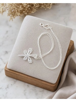Arvenia Silver Dört Kanatlı Minimal Yusufçuk Motifli Telkari Kadın 925 Ayar Gümüş Kolye