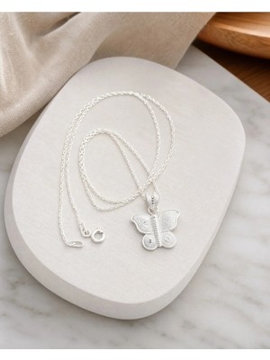 Arvenia Silver Küçük Kelebek Motifli Dokulu Kanatlı Minimal Kadın 925 Ayar Gümüş Kolye
