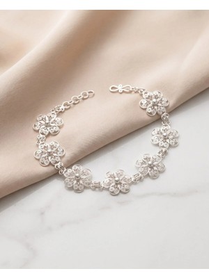 Arvenia Silver Beş Yapraklı Çiçek Dizili Top Detaylı Telkari Kadın 925 Ayar Gümüş Bileklik