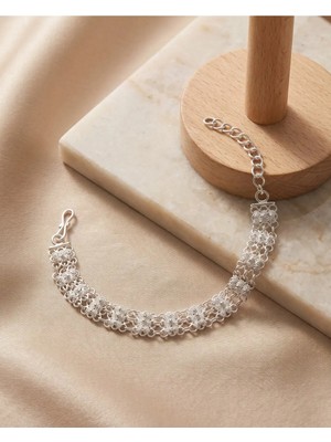 Arvenia Silver Çiçek Rozetli Örgü Desenli Telkari Kadın 925 Ayar Gümüş Bileklik