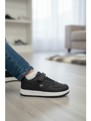 Enoch Yan Amblem Detaylı Cırt Cırtlı Siyah Düz Tabanlı Çocuk Sneaker