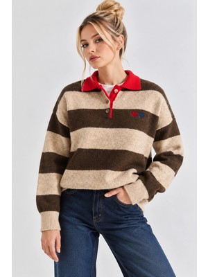Mevese Çizgili Polo Yaka Kalp Işlemeli Oversize Kadın Triko Kazak - Krem-Kahverengi