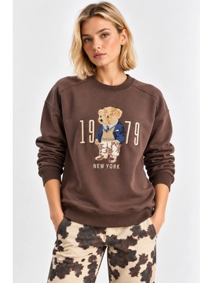 Mevese Kadın Rahat Kesim Teddy Ayıcık Nakış Detaylı Sweatshirt- Kahverengi
