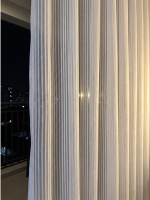 Perle Kırık Beyaz Şeritli Salon Tülü Gümüş Sim Detayı ve 1/3 Sık Pile
