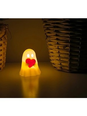 Vera Concept Store Razmo Kalp Tutan Sevimli Hayalet Biblo Figürü, Modern Dekoratif Heykel, Beyaz Plastik, 7 Cm, Pilli LED Mum Hediyeli, Ev ve Ofis Dekorasyonu Için