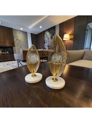 Vera Concept Store Elegant Gold Metal Biblo – Mermer Tabanlı Şık Ev Dekorasyonu