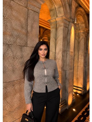 Elora Atelier PANKOU ÇİN DÜĞME DETAYLI GRİ TRİKO HIRKA