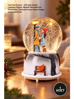 Yenilig 1 Adet Cam Kar Küresi – Çift Işıklı Sokak Lambası Figürlü, Müzikli Otomatik Kar Püskürtme, Dekoratif Snow Globe Hediye