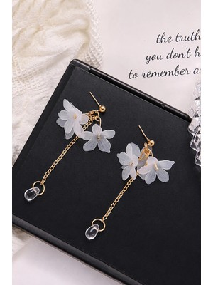 The Collection Beyaz Üç Çiçek Detaylı Damla Uçlu Uzun Sallantılı Kadın Gold Küpe