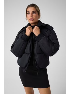 Guess Virginia Kapüşonlu Kadın Şişme Mont V6BL09W4391