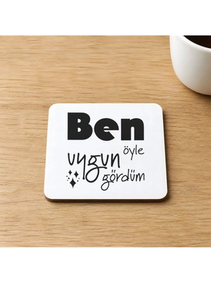 Mor Mürekkep Ben Öyle Uygun Gördüm Baskılı 9x9 cm Kare Mdf Bardak Altlığı Ahşap Model 00481