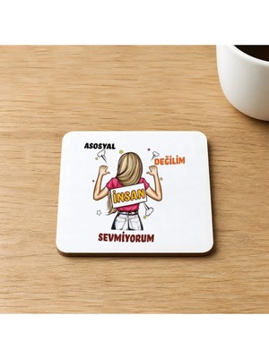 Mor Mürekkep Asosyal Değilim Insan Sevmiyorum Baskılı 9x9 cm Kare Mdf Bardak Altlığı Ahşap