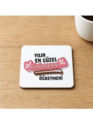 Mor Mürekkep Yılın En Güzel Gülümseyen Öğretmeni Baskılı 9x9 cm Kare Mdf Bardak Altlığı - Öğretmene Hediye Ahşap