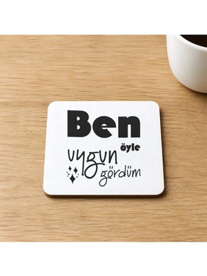 Mor Mürekkep Ben Öyle Uygun Gördüm Baskılı 9x9 cm Kare Mdf Bardak Altlığı Ahşap Model 00479