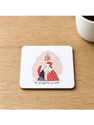 Mor Mürekkep Bir Yıl Değil Her Yıl Aşkla Baskılı 9x9 cm Kare Mdf Bardak Altlığı - Sevgiliye Hediye Ahşap