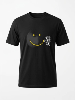 Artwork Astronot Smiley Baskılı Siyah Unisex Tişört, Uzay Temalı Grafik Tasarım, Günlük Rahat Kısa Kollu T-Shirt