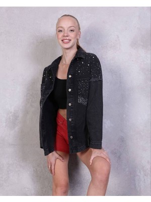 Dolce Queen Kadın Siyah Taş Detaylı Oversize Denim Gömlek Ceket – Şıklığın Işıltılı Hali ✨