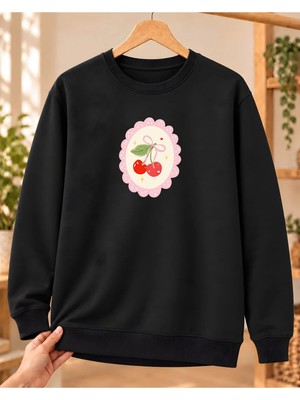 Mor Mürekkep Kadın %100 Pamuk 3 Iplik Şardonlu Dantel Çerçeveli Kiraz Baskılı Bisiklet Yaka Sweatshirt Siyah