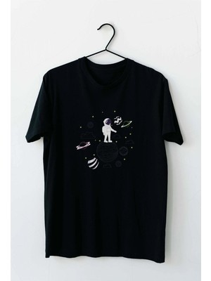 Mor Mürekkep Gezegenler ve Astronot Baskılı Siyah Kadın Tişört
