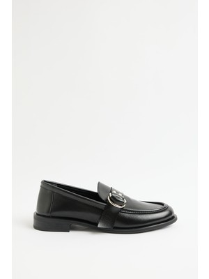 Lutvelizade Loafer 2603 - Metal Toka Detaylı Siyah Kadın Loafer