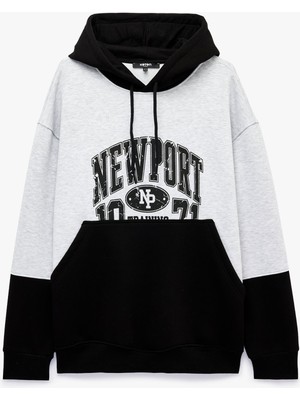 Koton Şardonlu Rahat Kalıp Baskılı Kanguru Cepli Renk Bloklu Kapşonlu Sweatshirt