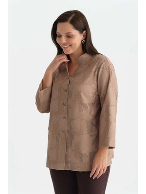 Selen Büyük Beden Hakim Yaka Kendinden Jakarlı Bluz  /  Bej