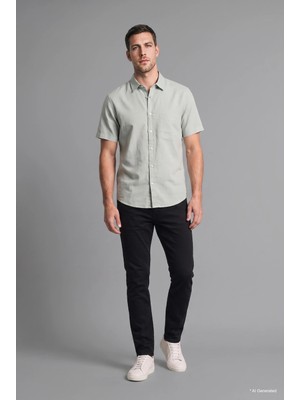 DeFacto %100 Pamuk Ultra Hafif Regular Fit Klasik Yaka Kısa Kollu Gömlek D7551AX26AU