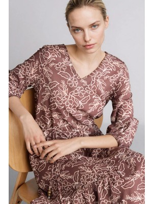 DeFacto Regular Fit V Yaka Çiçekli Yarım Kollu Midi Elbise F0985AX26SM