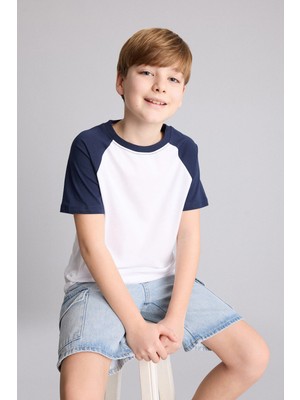 DeFacto %100 Pamuk New Regular Fit Bisiklet Yaka Kısa Kollu Tişört Erkek Çocuk H6383A826HS