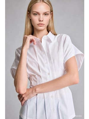 DeFacto %100 Pamuk Fitted Ceket Yaka Poplin Kısa Kollu Beyaz Gömlek F9335AX26AU