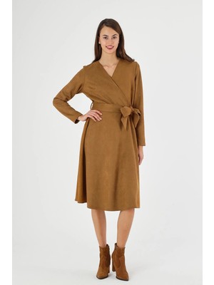 Apsen Collection Apsen Kadın Taba Süet Kuşaklı Kruvaze Yaka Detaylı Kloş Midi Boy Kışlık Elbise 4407-110