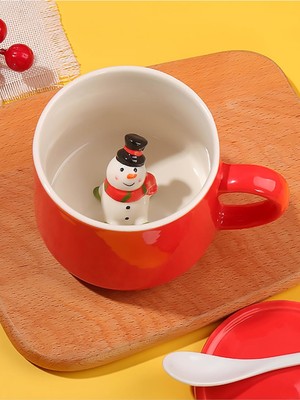 Str Store Mukko Home 3D Sevimli Kırmızı Başlıklı Kardan Adam Biblolu Porselen Kupa - 350ML | Eğlenceli ve Şık,kırmızı