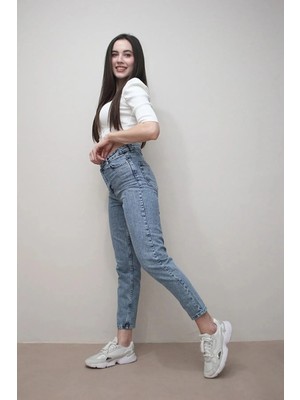 Beeke Kadın Açık Mavi Kar Yıkamalı Yüksek Bel Denim Mom Jeans Boyfriend