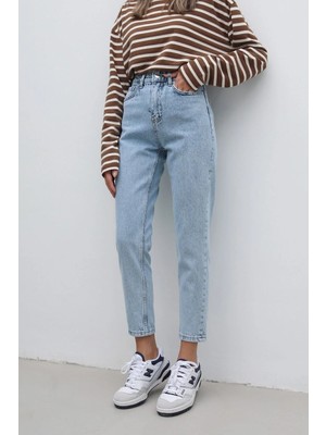 Beeke Kadın Mavi Kar Yıkama Yüksek Bel Comfort Likralı Denim Mom Kot (Tam Kalıptır)