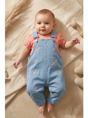 Baby Bu Kız Bebek Çiçek Nakışlı Kot Salopet ve Somon Fırfırlı Tişört 2'li Takım - %100 Pamuklu Vintage Bahar Seti