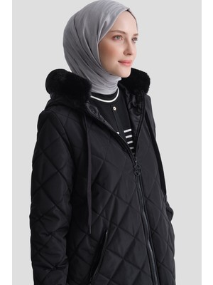 Armine Kürk Detaylı Kapüşonlu Kapitone Siyah