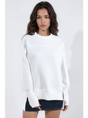 Hiccup Kadınlar Ön Yırtmaçlı Yuvarlak Yaka Oversize Sweatshirt Beyaz