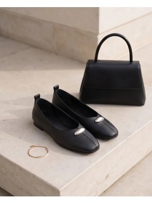 Futsi Shoes Dove Siyah Hakiki Deri Metal Detaylı Kadın Babet Ayakkabı
