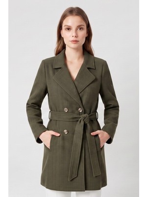 Kuşaklı ve Kruvaze Kapanışlı Tvüt Dokulu Blazer Ceket