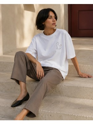 Can Moda Canmoda Beyaz Oversize Minimal Ay Kuyruklu Kedi Baskılı Tasarım Tişört