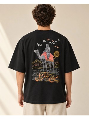 Can Moda Canmoda Unisex Siyah Oversize Etnik Çöl ve Deve Figürlü Sırt Baskılı Tişört