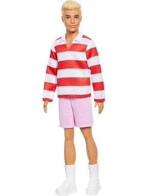 Prime Fashionistas Ken Bebek Kırmızı Beyaz Polo Tişörtü, Pembe Şortu, Uzun Beyaz Çorapları ve Spor Ayakkabılarıyla Sarışın, HYV01