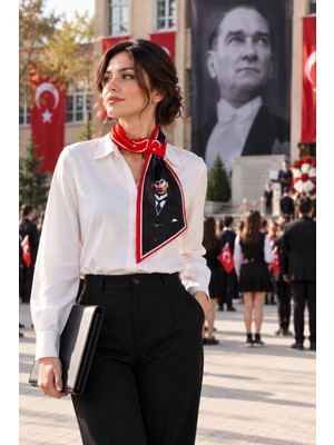Walkenzo ATA-002 Atatürk Fotoğraflı ve Imzalı Türk Bayraklı Kravat / Eşarp / Fular - Siyah-Kırmızı